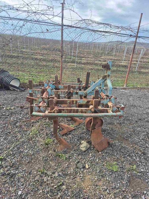 Универсален лозарски плуг