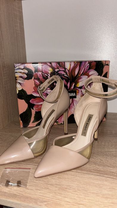 Pantofi cu toc inalt nude