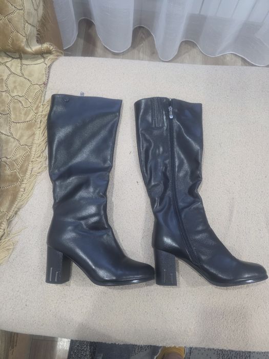 Продам женские демисезонные сапоги