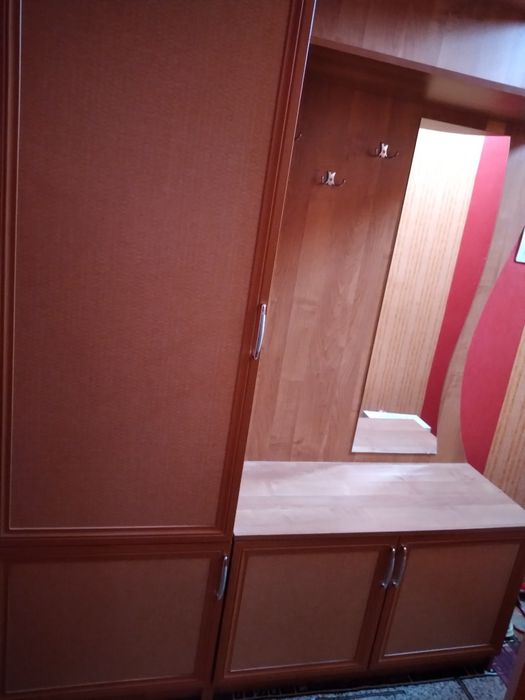 Продам прихожую цвет бук.
