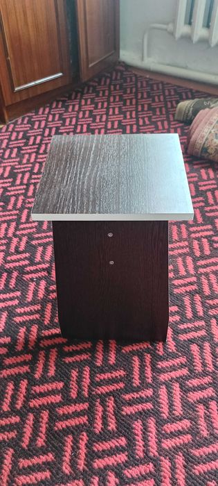 Стол с 4 мя стульями