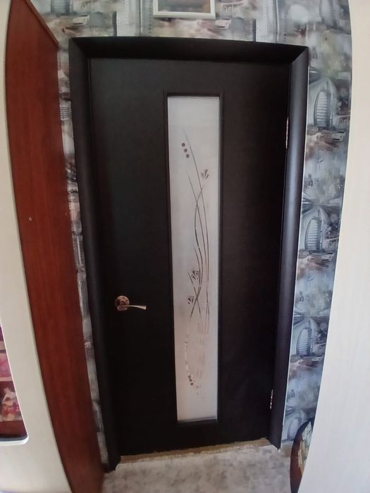 Продам две двери б/у межкомнатные.