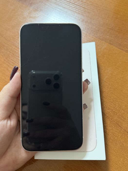 iPhone 13 в розовом цвете