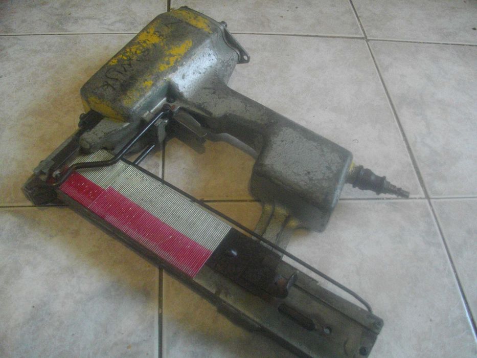 DUO-FAST Голям такер пневматичен индустриален промишлен за скоби 65мм