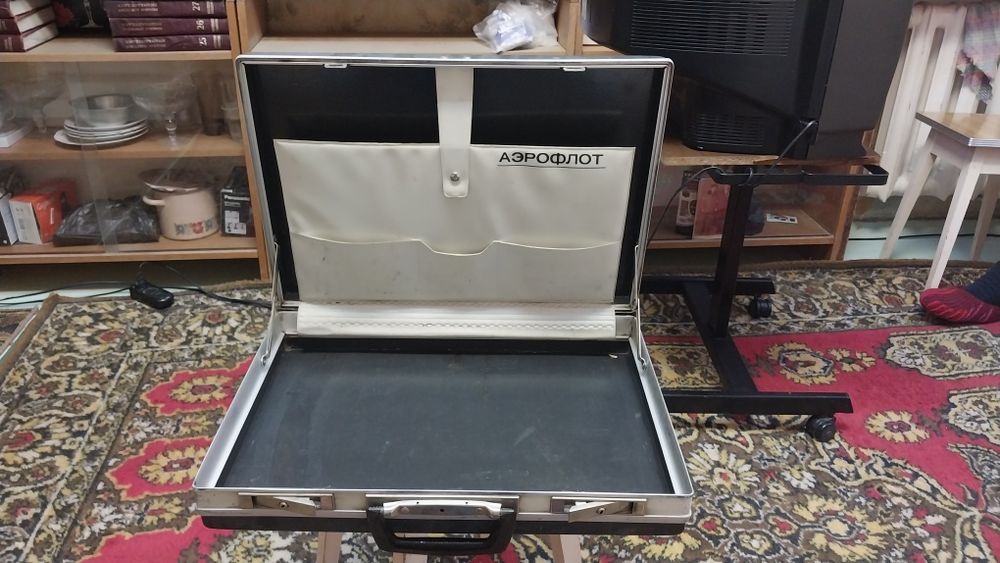 Дипломат или кейс  для ваших документов не новый но в отличном состоян