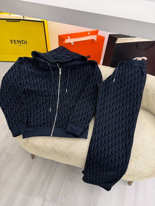 Дамски екипи и сетове от две части