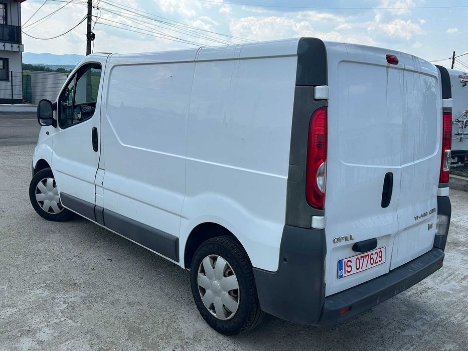 Opel Vivaro 2,0 cdti 2009 cu aer conditionat accept variante !