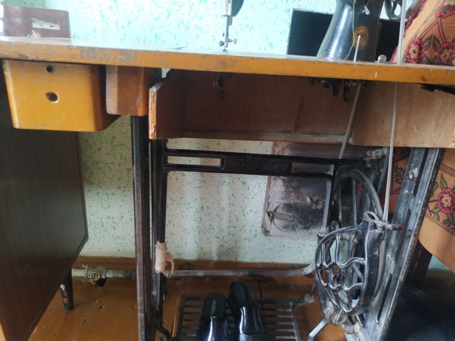 Tikuv Oyoq moshinasi sotiladi