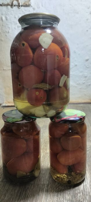 Домашние заготовки огурцов и томатов.
