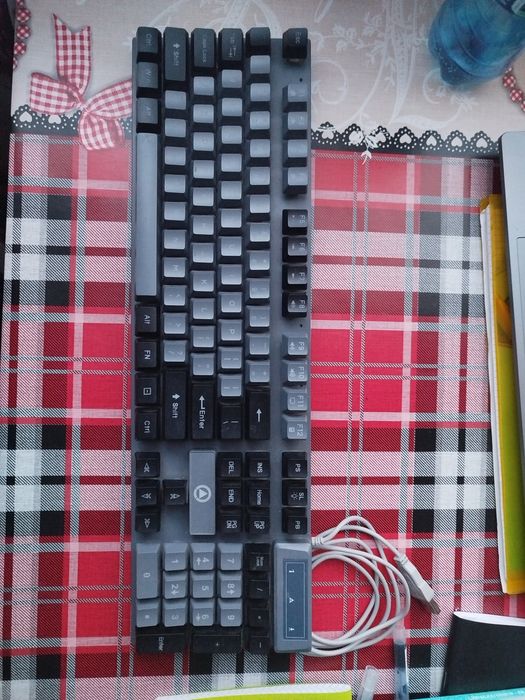 Tastatura Rgb în stare foarte bună