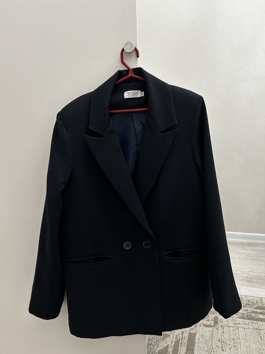 Темно синий пиджак