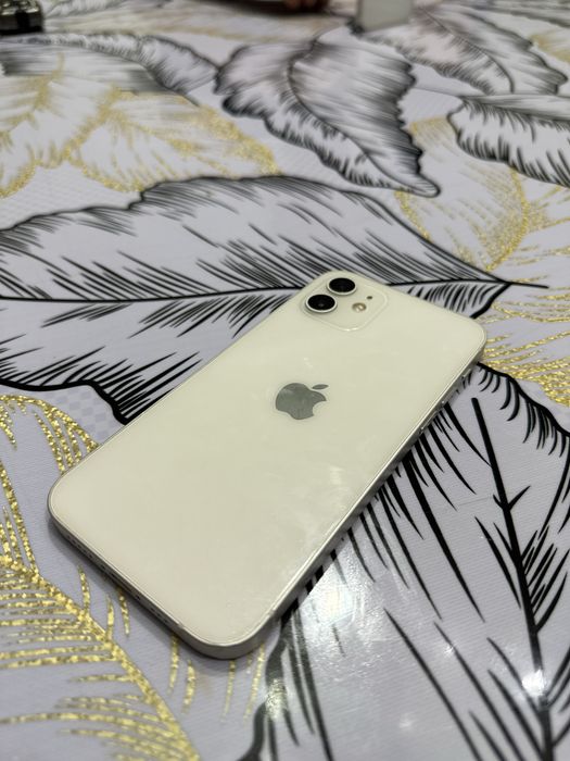 Iphone 12.
