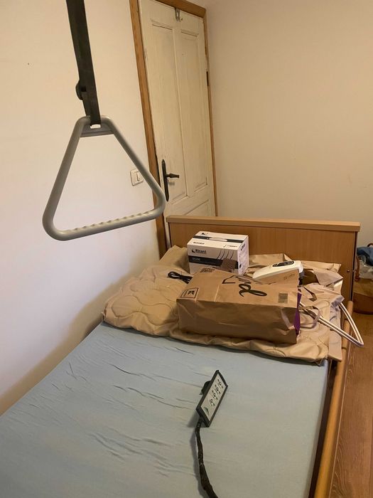 електрическо болнично легло