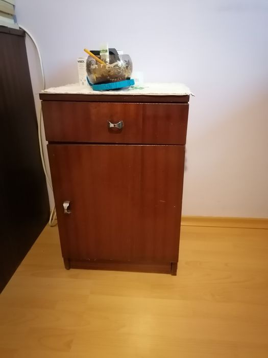 Подарявам спалня с ракла и нощно шкафче