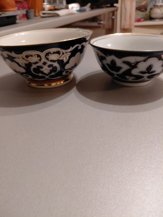 Две купички ( синьо-бяло и златен кант)