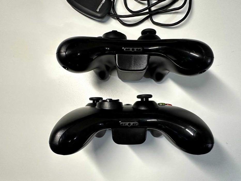 2 controllere Xbox 360 wireless + receiver USB Microsoft pentru PC