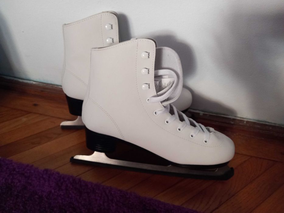 Patine albe elegante de fete marimea 40