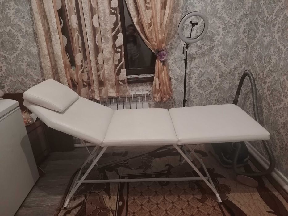 Кушетка  бу очень прочный