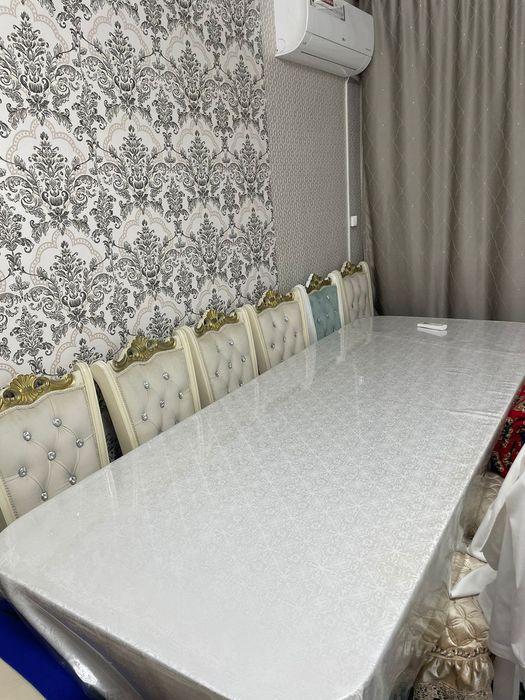 Продается стол со стулями