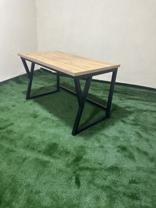 Стол в стиле лофт