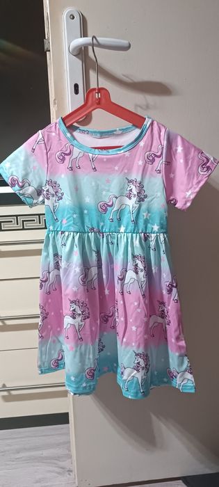 Рокля за момичета в преливащи цветове на еднорози , размер 3-4 години