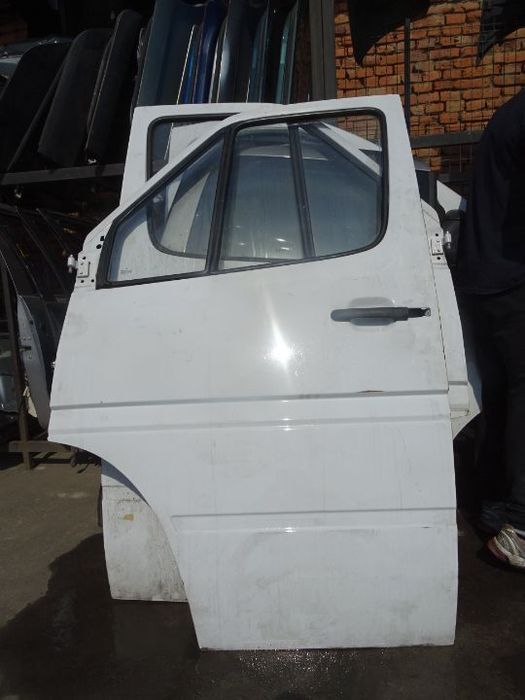 Vand Usa Fata Stanga Mercedes Sprinter din 2005 volan pe stanga fara rugina fara lovituri