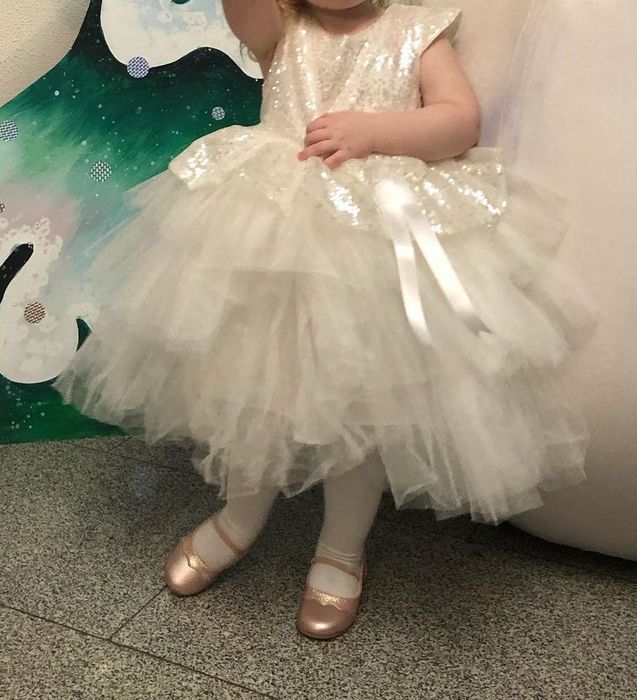 Белое платье на девочку 3-4 года