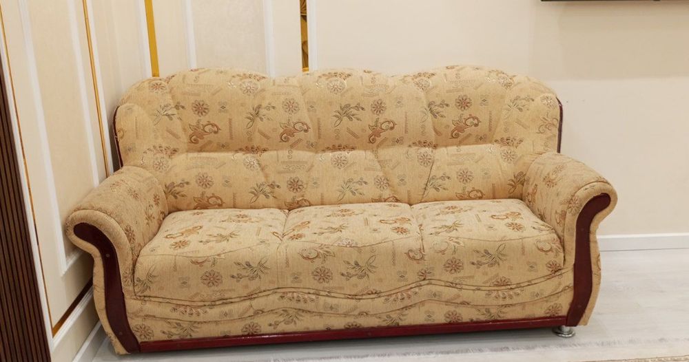 2 ta kreslo va 1 ta divan sotiladi