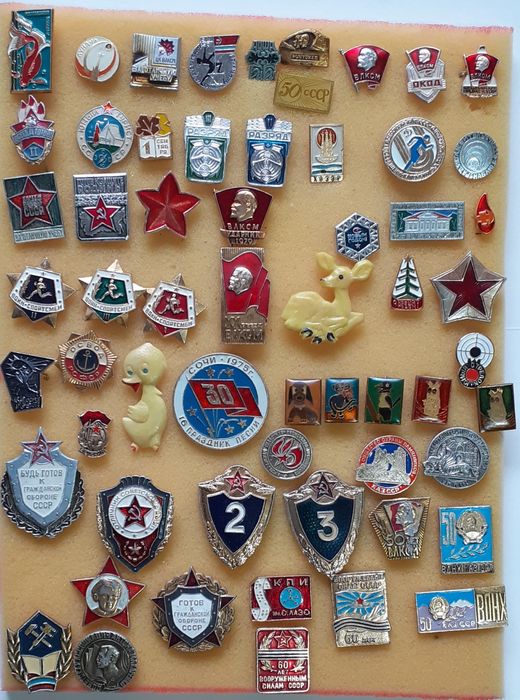 Продам значки советские