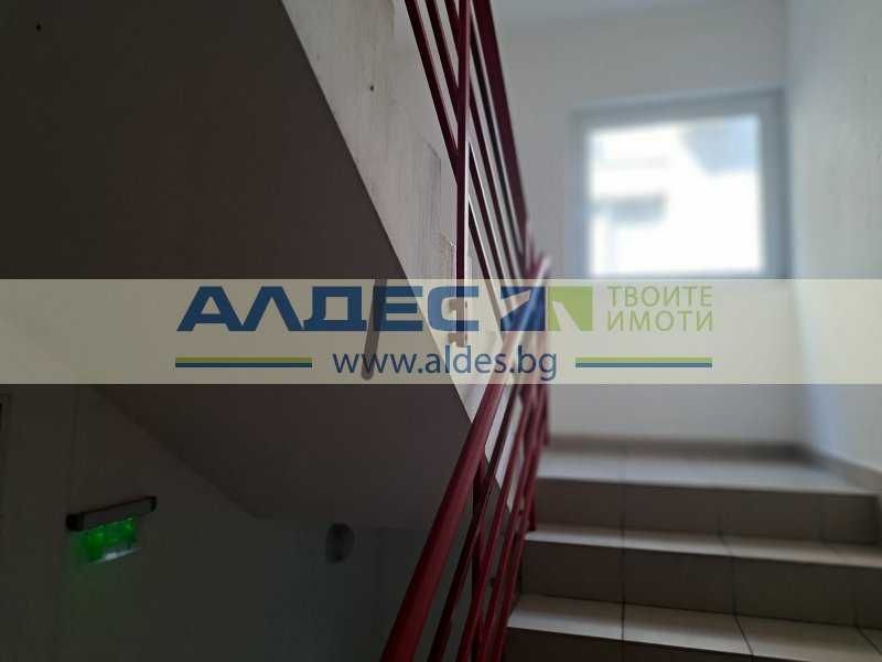 Продава се обзаведен едностаен в Оборище до бул. Мадрид