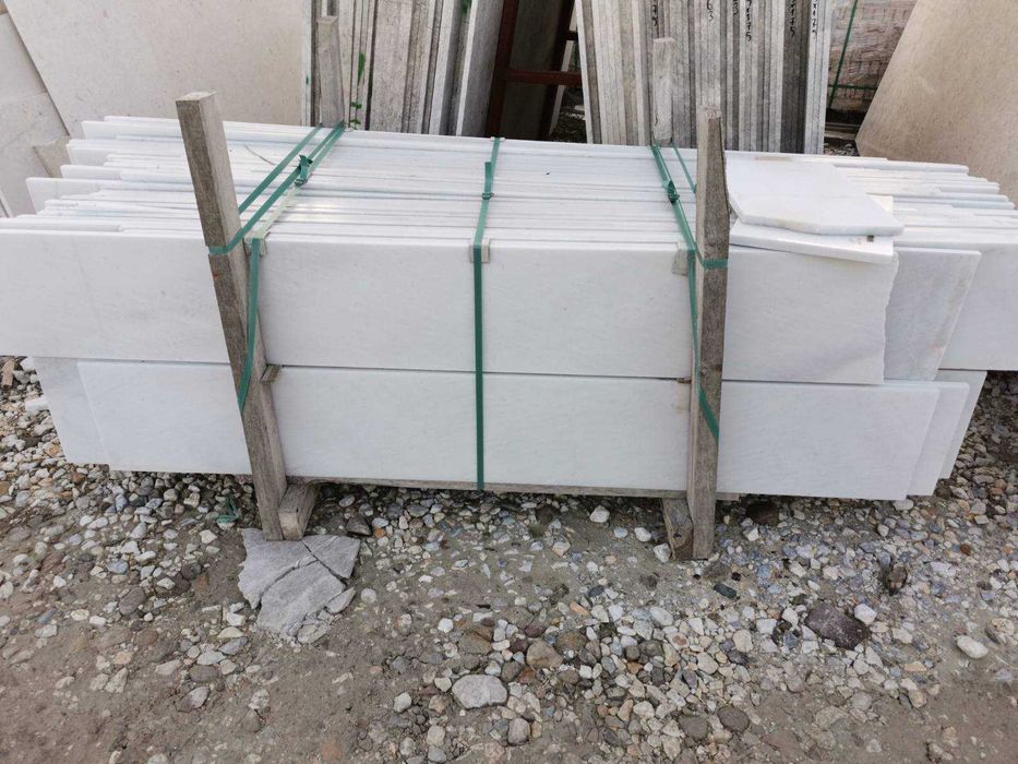 Бял Мрамор -Подпрозоречни Первази до 20 см-25 лв. линеен метър с фаска