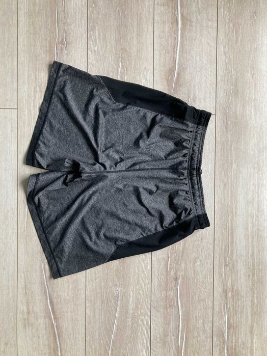 Under Armour Heatgear Loose къси панталони къс панталон шорти M