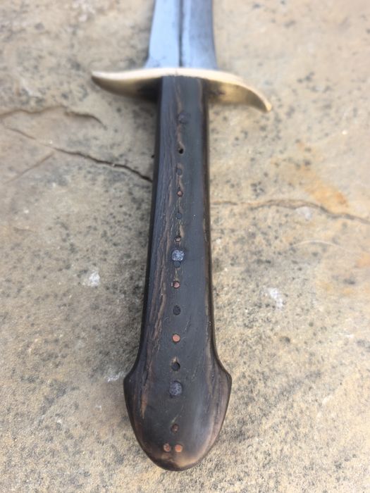 Стара кама с рогови чирени