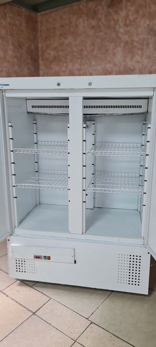 Холодильный шкаф