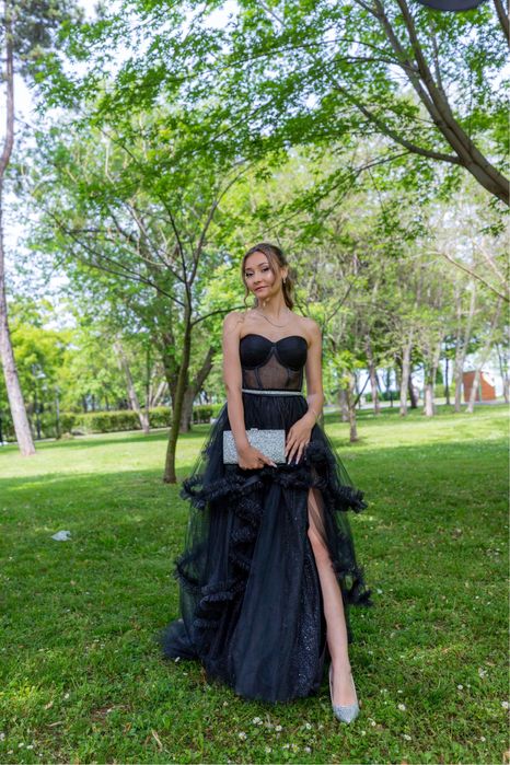 Черна бална рокля