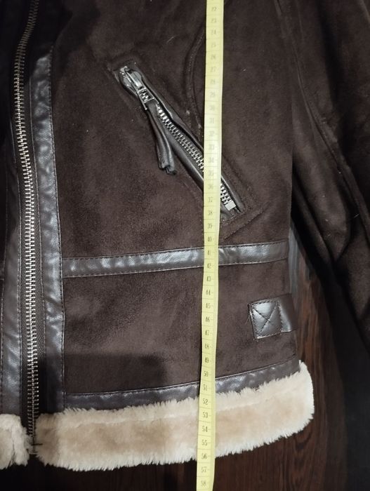 Продавам дамско кожено яке Bershka