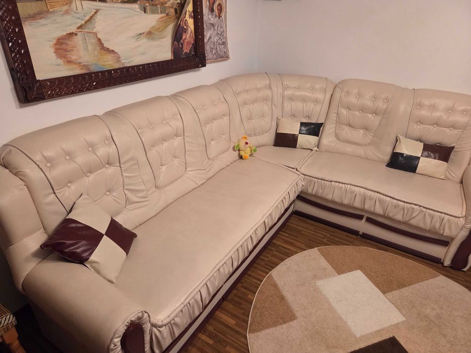 Colțar masiv extensibil ambele părți – Piele ecologică & Lemn masiv (Impecabil) Maro cu Crem