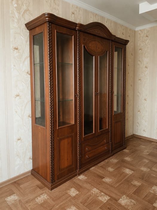 Vitrina shkaf (servant) срочно