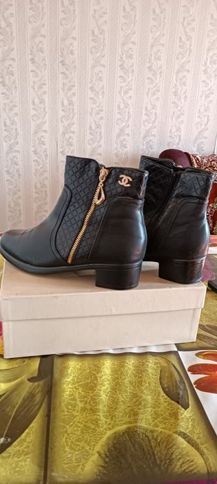 Ботфорты, проусапожки и ботинки черные кожаные