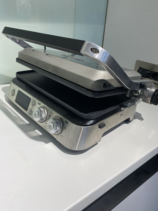 Мультигриль DeLonghi CGH1030D