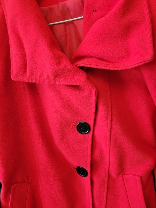 Червено меко палто