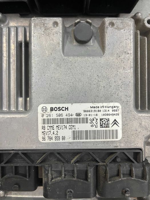 Компютър двигател ECU BOSCH MEV17.4.2 Peugeot Citroen