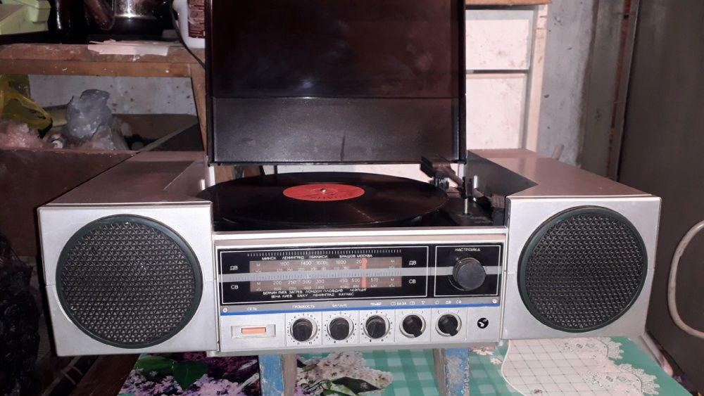 Продам два радиола модель ВЕГА-300 AKORDS