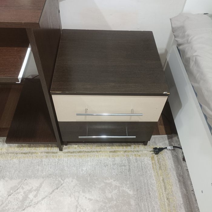 Стол письменный и две тумбочки