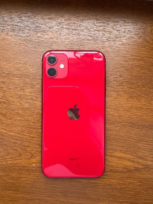 красный Iphone 11