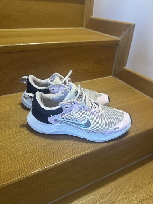 Маратонки Nike.