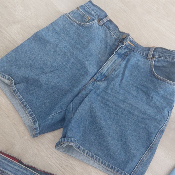 Pantaloni scurti cu talie inalta