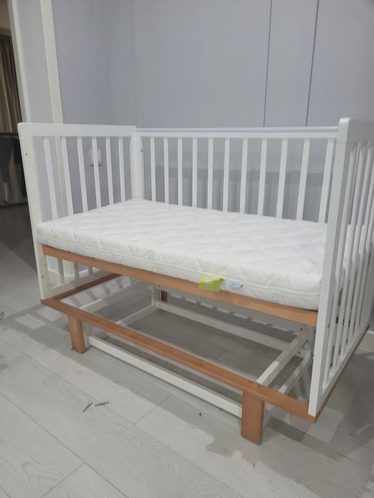 Детская кроватка.