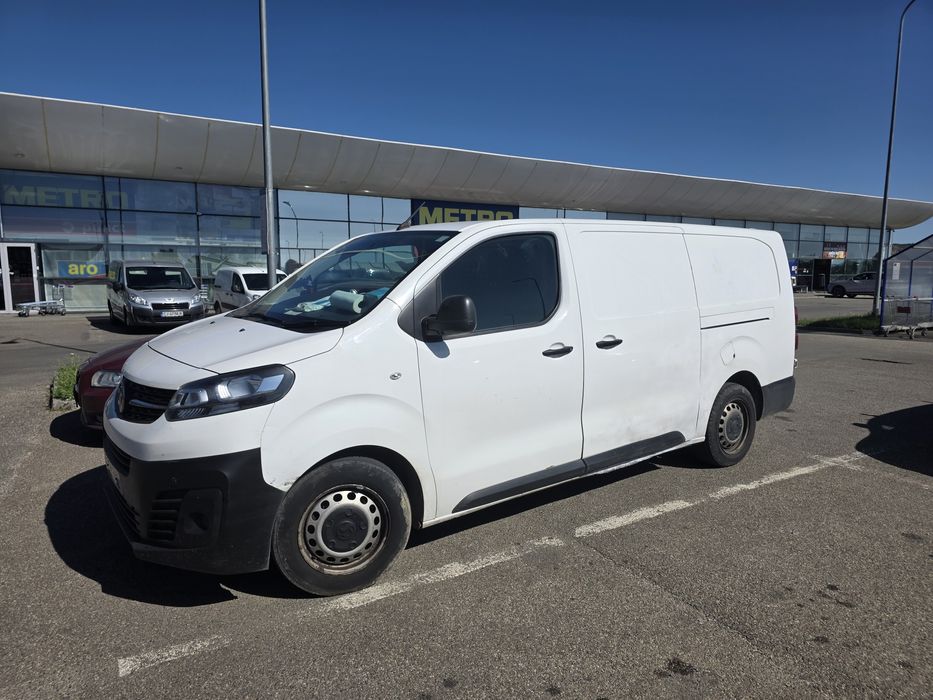 Vand sau dezmembrez opel vivaro 2020