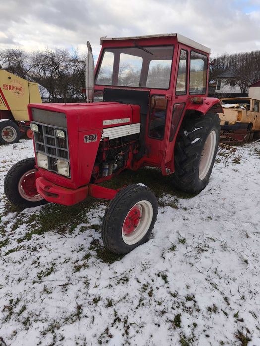 Vând tractor international 523